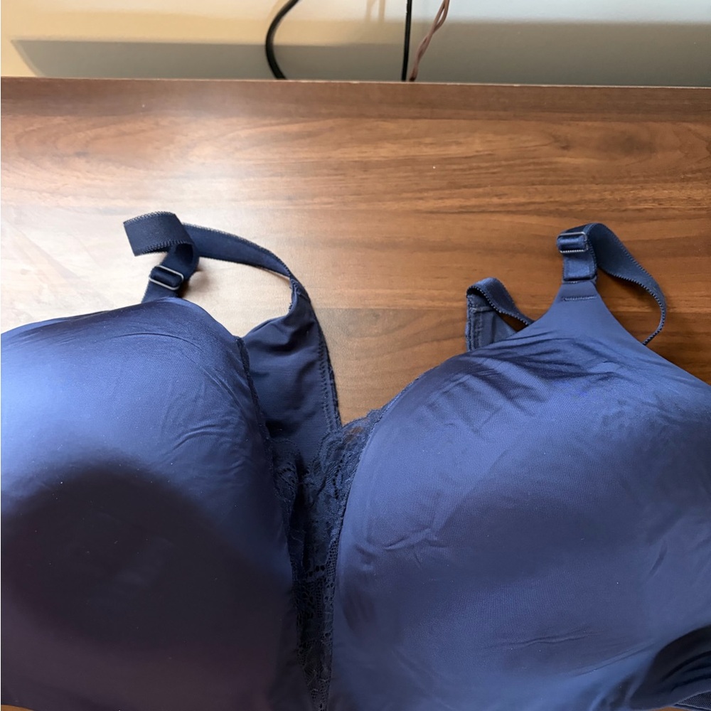 Full Coverage Navy Lace-Trim Bra with Supportive Straps